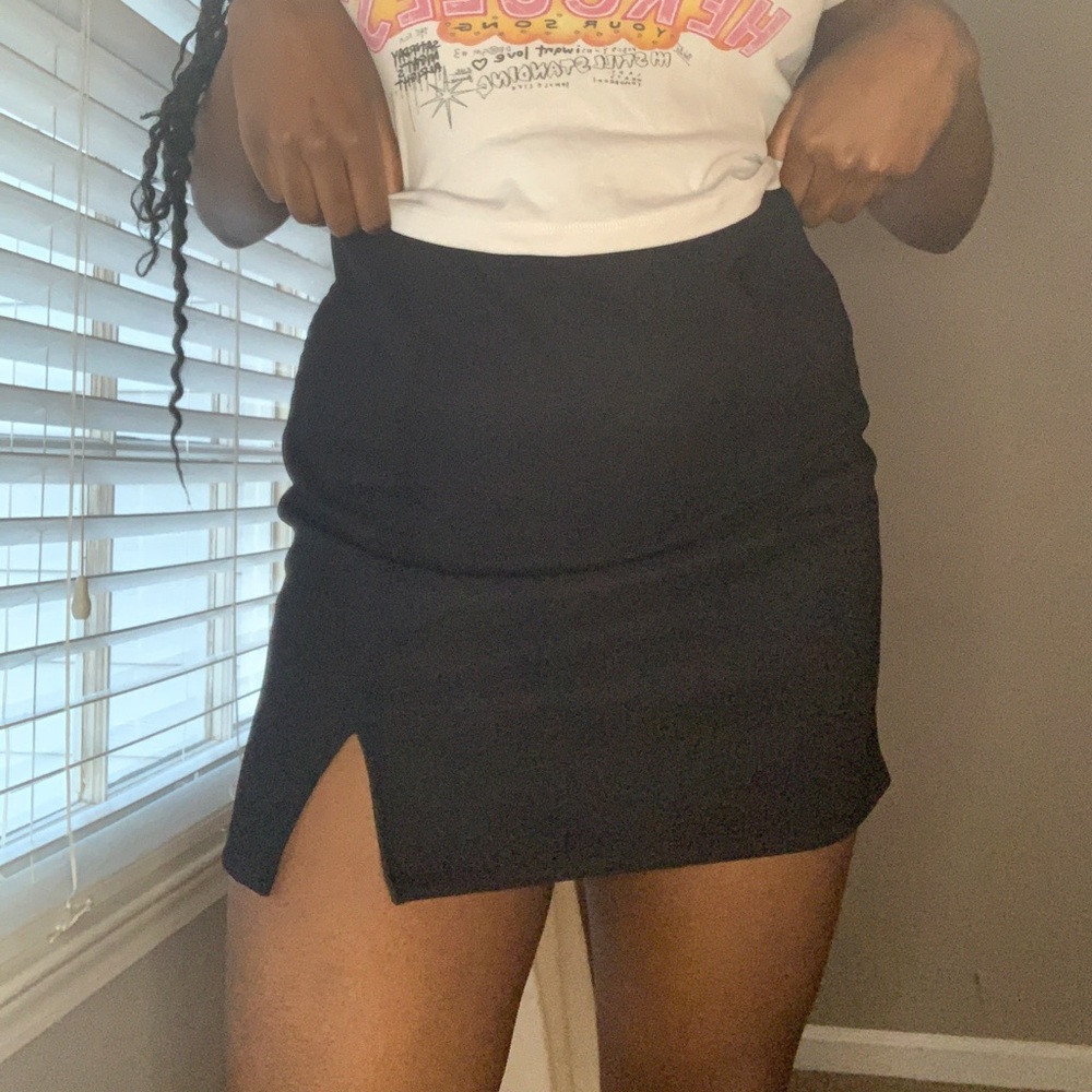Mini side slit skirt.